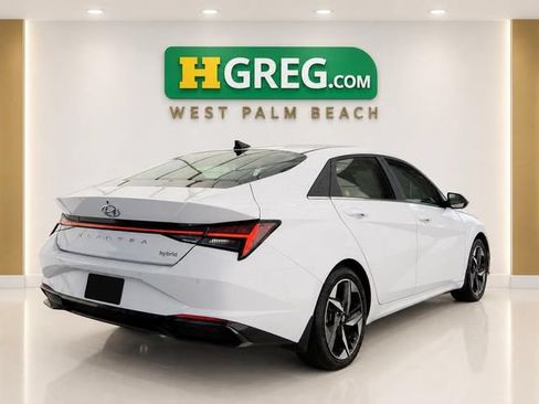 Used 2022 Hyundai Elantra Limited FWD image 6