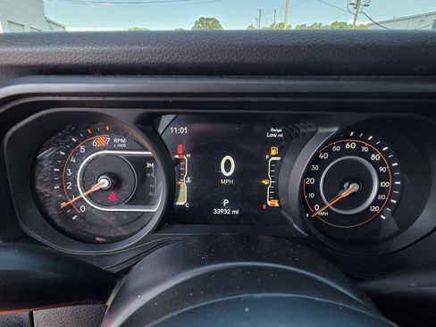 Used 2025 Jeep Wrangler Unlimited Sport AWD/4WD image 11