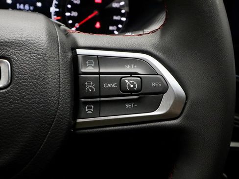 Used 2025 Jeep Compass Trailhawk AWD/4WD image 28