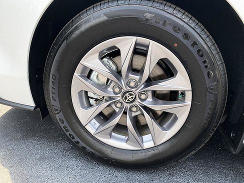 Certified 2026 Toyota Sienna XLE FWD image 28
