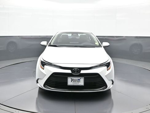 Certified 2025 Toyota Corolla LE image 2