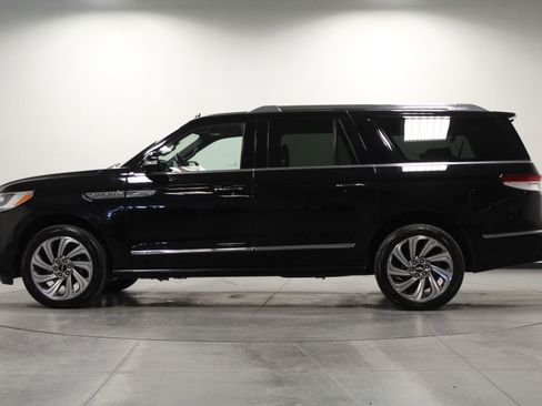 Used 2023 Lincoln Navigator L Reserve w/ Equipment Group 201A image 7
