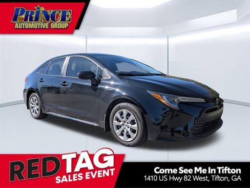 Used 2025 Toyota Corolla LE image 1