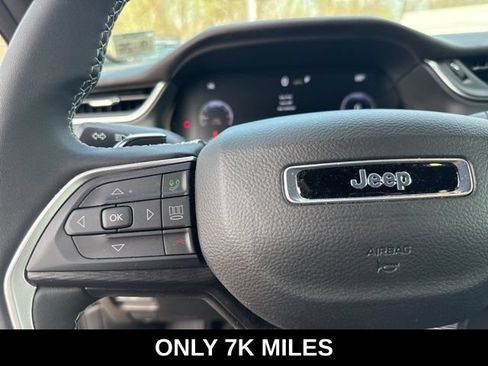 Used 2025 Jeep Grand Cherokee Laredo X AWD/4WD image 38