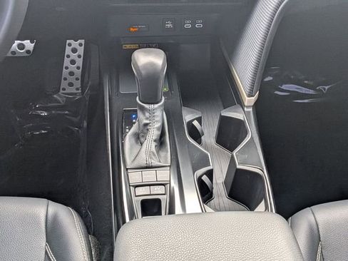 Used 2025 Toyota Camry SE w/ Convenience Package image 18