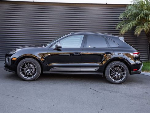 Used 2023 Porsche Macan Turbo image 2
