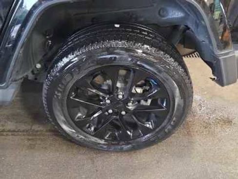Used 2023 Jeep Wrangler Unlimited Sahara w/ Cold Weather Group AWD/4WD image 3