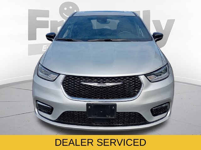 Used 2026 Chrysler Pacifica Limited FWD image 2