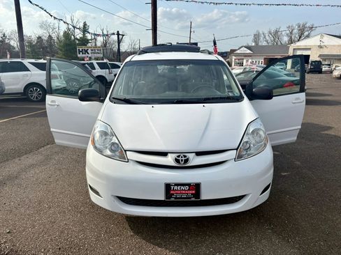 Used 2009 Toyota Sienna LE image 10