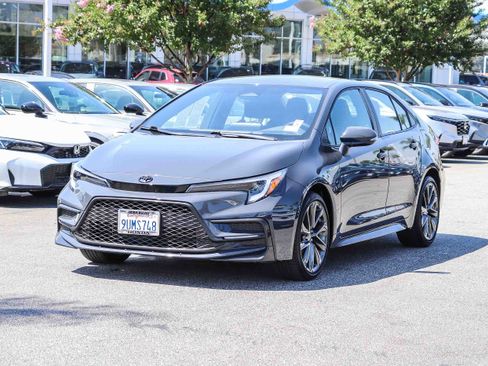 Used 2025 Toyota Corolla SE FWD image 3