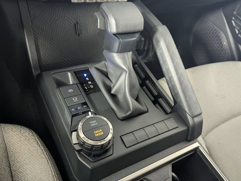 Used 2025 Toyota 4Runner SR5 AWD/4WD image 25