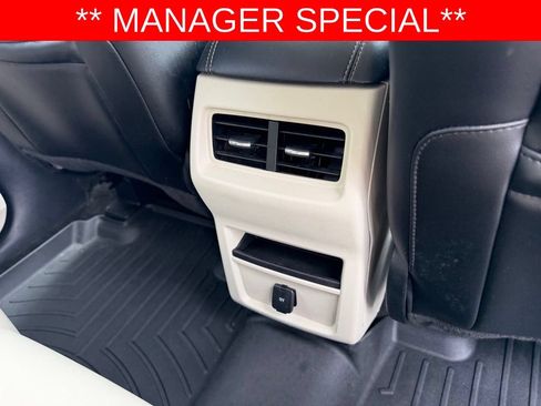 Used 2018 Ford Edge Titanium FWD image 37