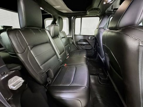 Used 2020 Jeep Wrangler Unlimited Sahara image 32
