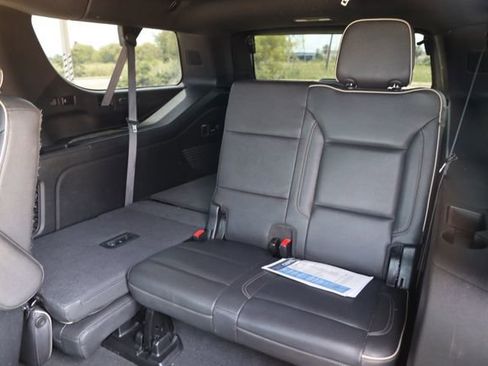 Used 2022 GMC Yukon XL SLT w/ SLT Luxury Package RWD image 13