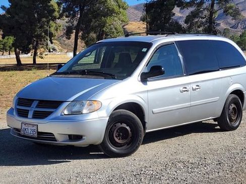 Used 2005 Dodge Grand Caravan SE w/ Popular Equipment Group I image 2