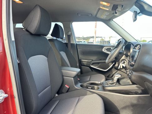 Certified 2023 Kia Soul LX w/ LX Technology Package FWD image 23