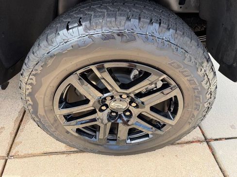 Used 2025 Chevrolet Colorado Trail Boss AWD/4WD image 24