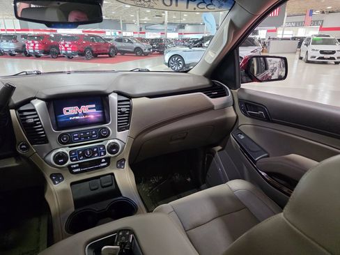 Used 2018 GMC Yukon SLT w/ Premium Edition AWD/4WD image 16