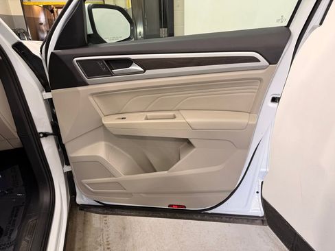 Used 2022 Volkswagen Atlas SE image 29