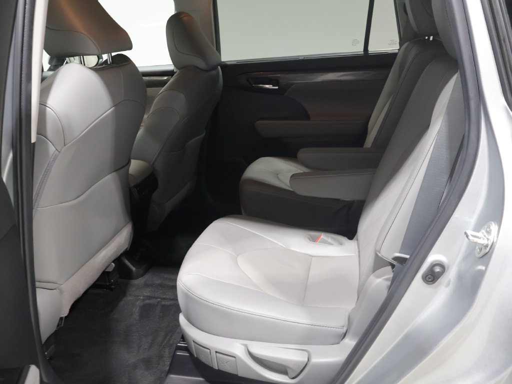 Used 2022 Toyota Highlander Platinum AWD/4WD image 18
