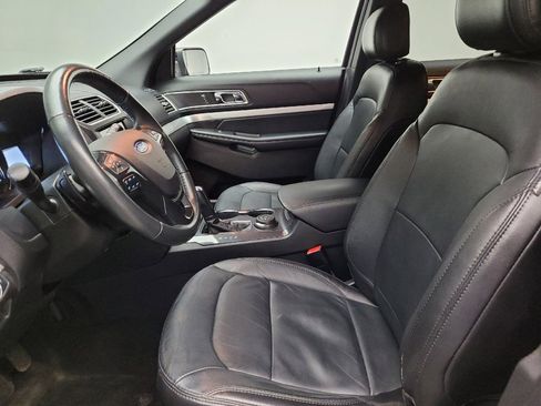 Used 2017 Ford Explorer XLT w/ Equipment Group 202A AWD/4WD image 17