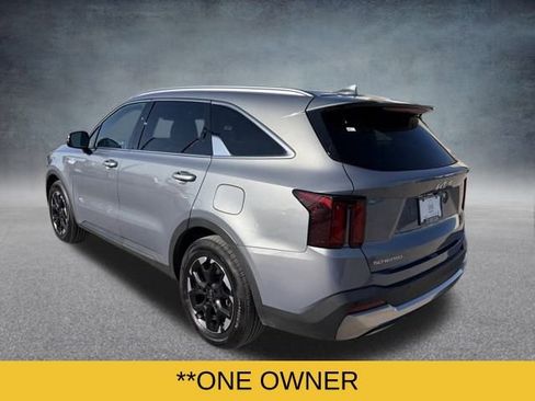Used 2024 Kia Sorento S image 5