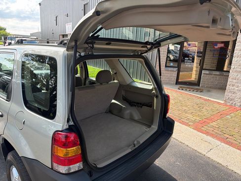 Used 2004 Ford Escape XLS FWD image 19