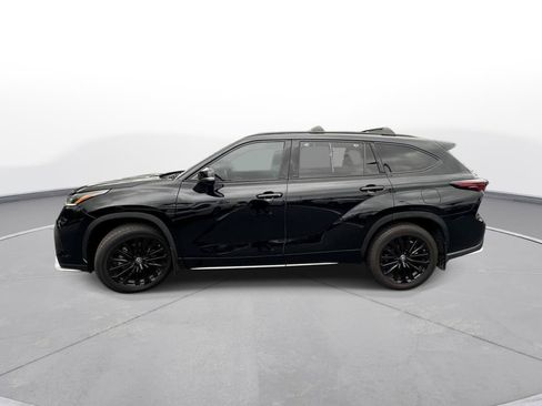 Used 2024 Toyota Highlander XSE FWD image 9