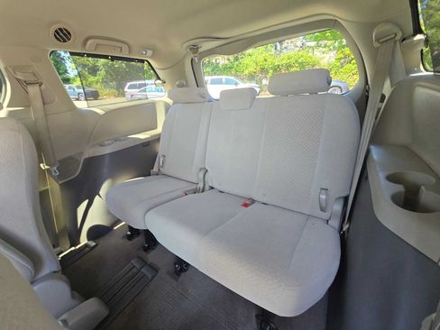 Used 2014 Toyota Sienna LE FWD image 17