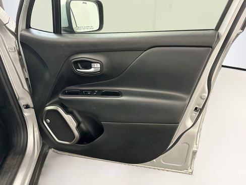 Used 2018 Jeep Renegade Limited AWD/4WD image 33