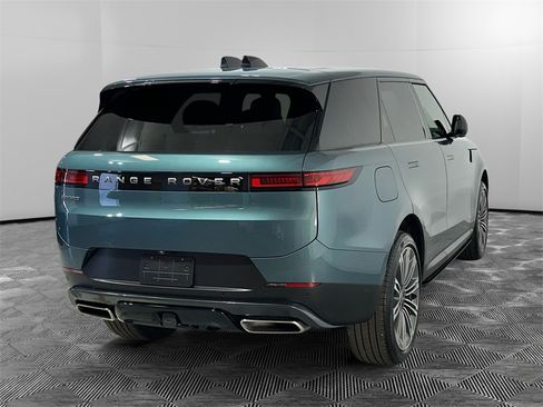 Used 2025 Land Rover Range Rover Sport SE image 5