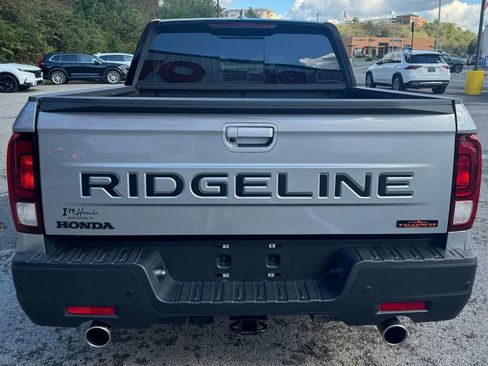 Used 2025 Honda Ridgeline TrailSport image 6