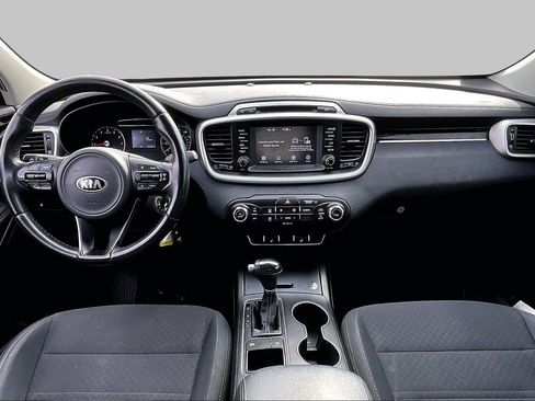 Used 2018 Kia Sorento FWD image 13