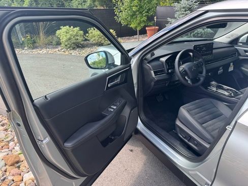 New 2025 Mitsubishi Outlander SE image 20