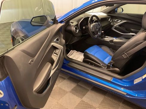 Used 2018 Chevrolet Camaro SS RWD image 4