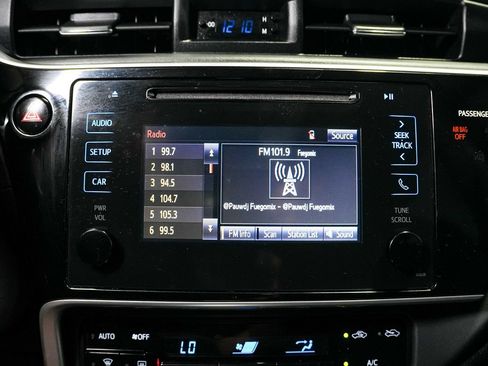 Used 2017 Toyota Corolla LE FWD image 13