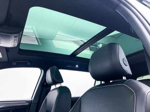 Used 2022 Volkswagen Tiguan SE R-Line image 5