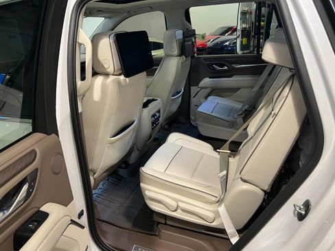 Used 2024 GMC Yukon Denali w/ Denali Reserve Package image 29