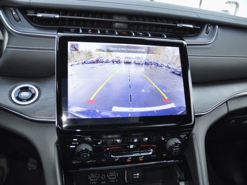 Used 2024 Jeep Grand Cherokee Overland w/ Luxury Tech Group IV image 29