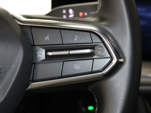 Used 2025 Chevrolet Suburban Z71 image 33