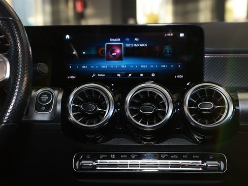 Used 2023 Mercedes-Benz GLB 250 4MATIC image 29