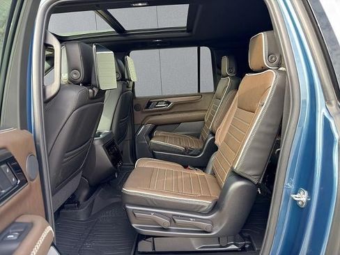Used 2025 GMC Yukon XL Denali Ultimate w/ LPO, Floor Liner Package AWD/4WD image 47