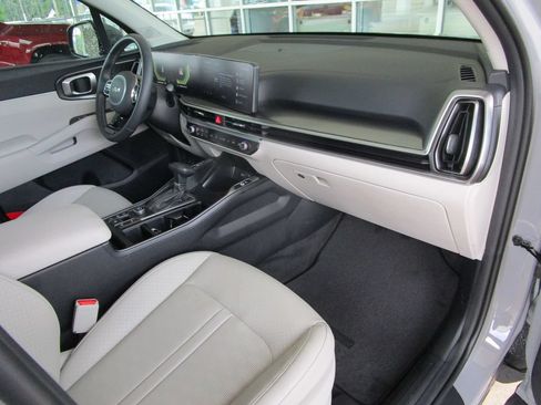 Used 2025 Kia Sorento S w/ Panoramic Sunroof Package FWD image 24