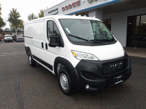 Used 2025 RAM ProMaster 2500 w/ Premium Convenience Group image 2