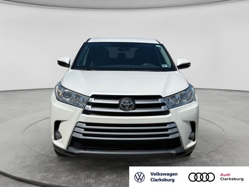 Used 2019 Toyota Highlander Plus AWD/4WD image 2