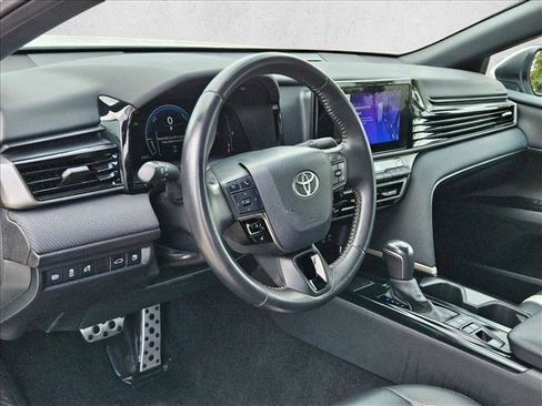 Used 2025 Toyota Camry SE FWD image 9