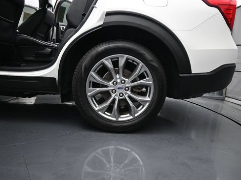 Certified 2021 Ford Explorer XLT w/ Equipment Group 202A RWD image 18