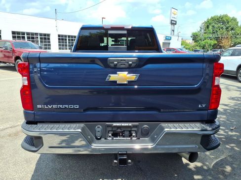 Used 2022 Chevrolet Silverado 2500 LT w/ Convenience Package AWD/4WD image 3