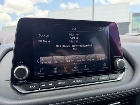 Used 2023 Nissan Rogue S AWD/4WD image 19
