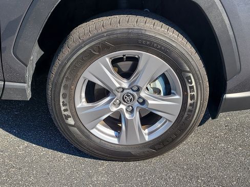 Certified 2025 Toyota RAV4 LE AWD/4WD image 9